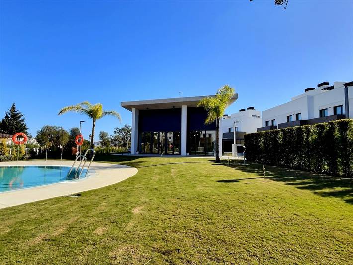 Chalet para 8 personas, con Jardín y Piscina en Algeciras