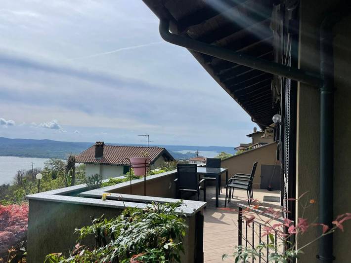 Gîte pour 6 personnes, avec vue ainsi que vue sur le lac et terrasse, animaux acceptés dans Massino Visconti - 3