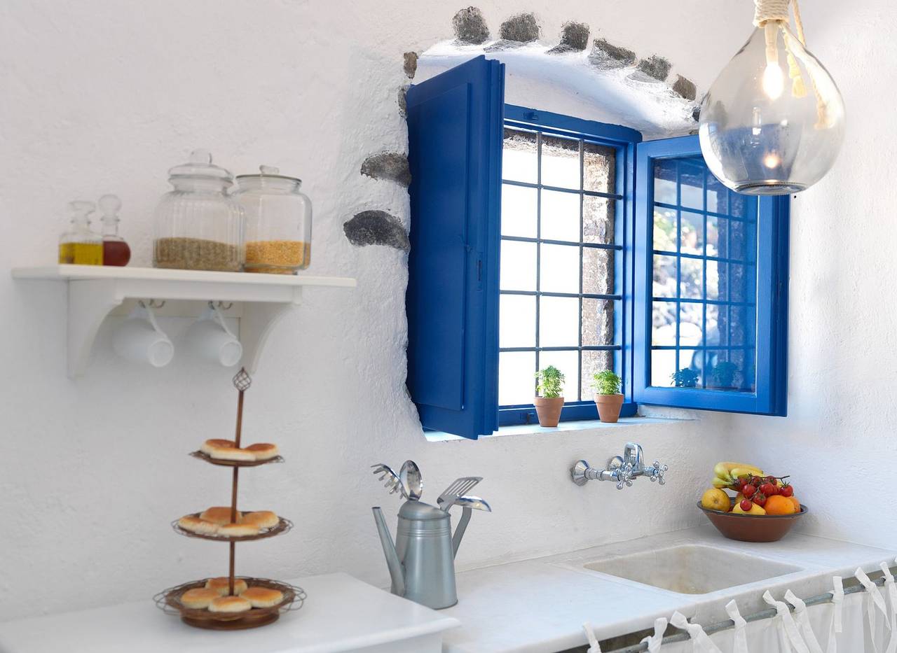 Quaint Santorini Villa | Blue House | 1 Bedroom in Exo Gonia, Santorin