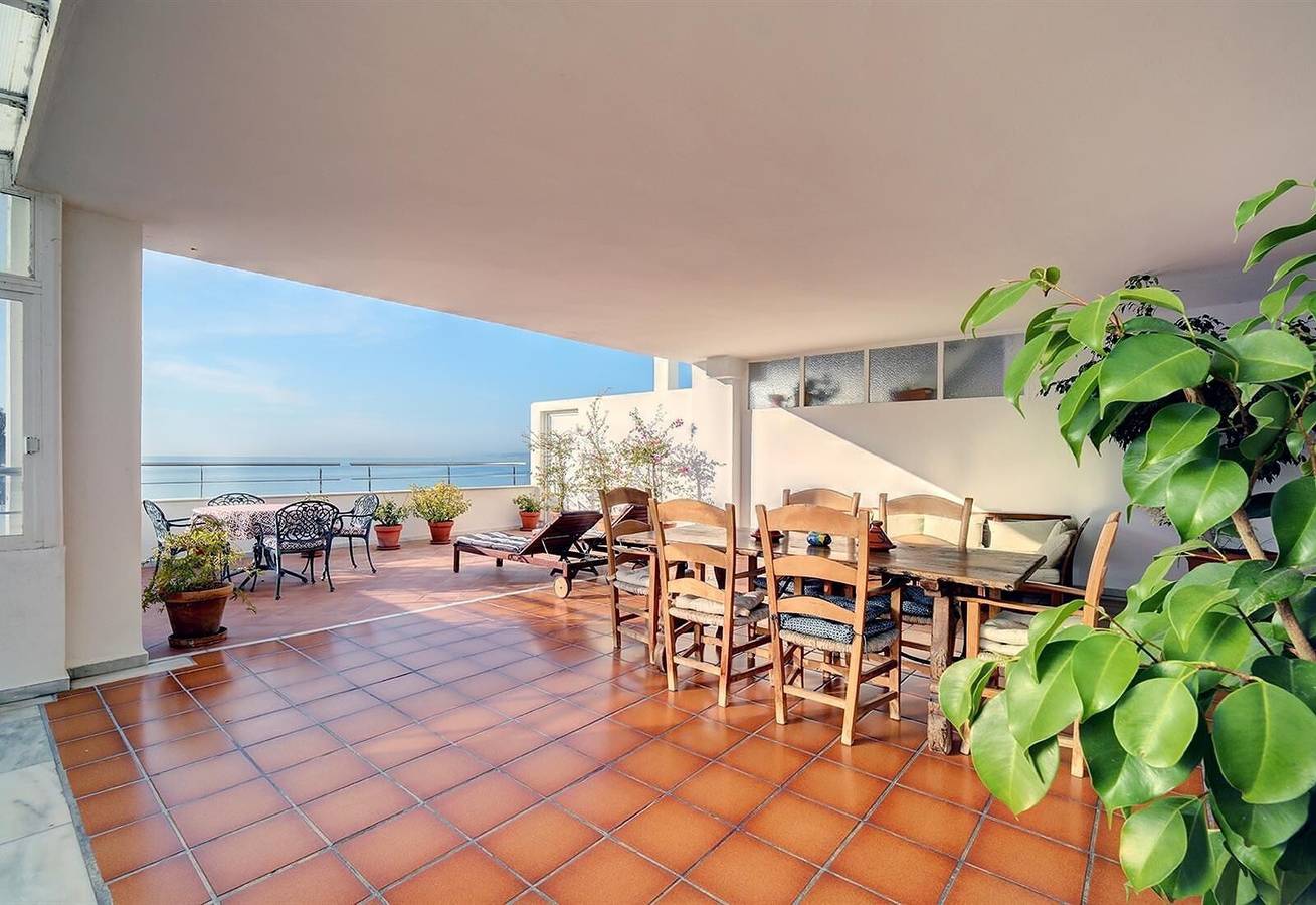 Entire apartment, Apartment "Boulevard 305" with Sea View, Pool, Wi-Fi, Balcony, Terrace & Garden in Playa de la Rada, Estepona