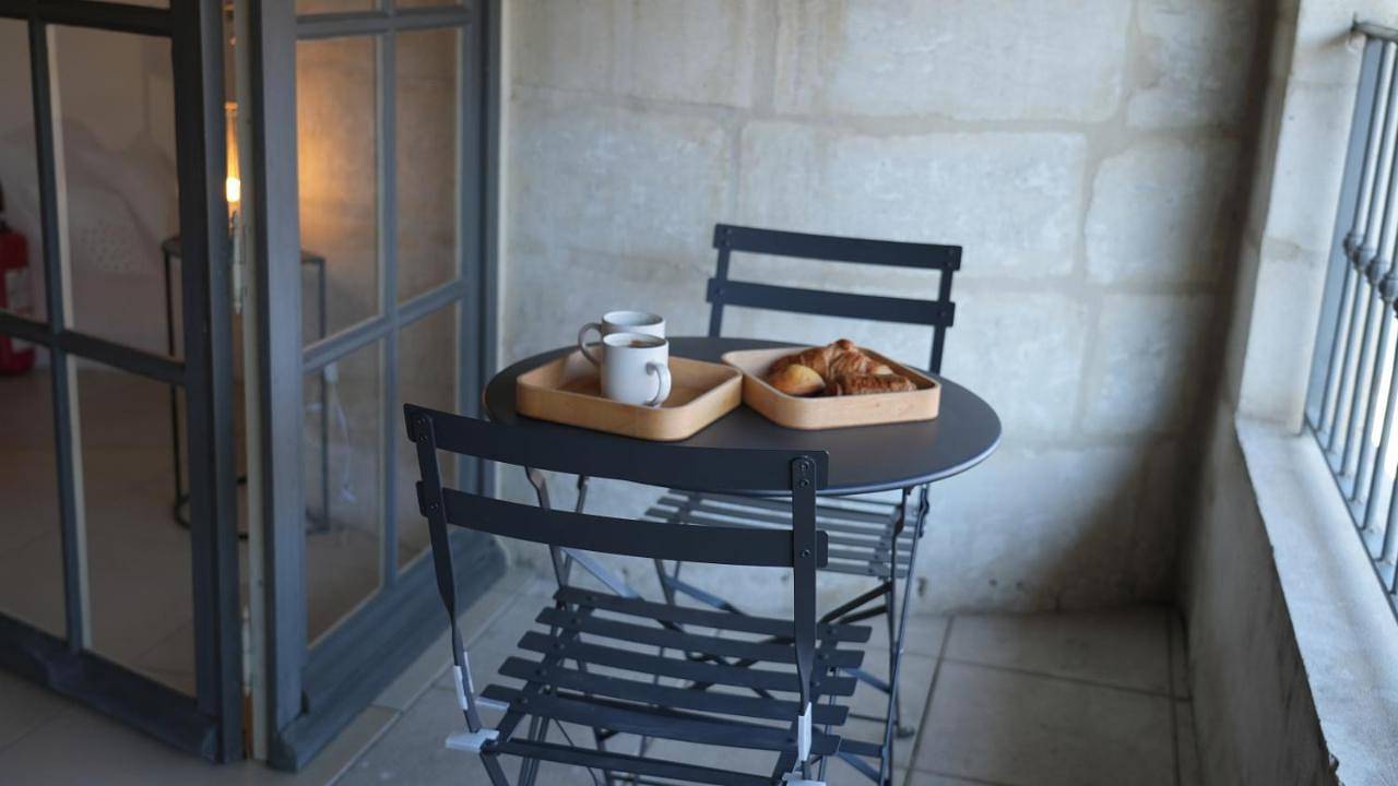 Appartement entier, One-Bedroom Apartment in Beaucaire, Région de Nîmes
