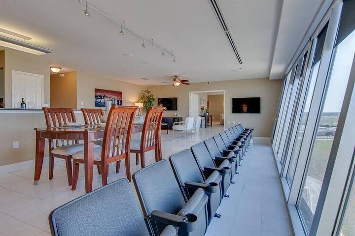 Apartment for 8 people, with pool and balcony in Fort Worth