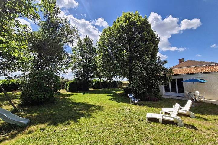 Gîte pour 5 personnes, avec jardin et terrasse, animaux acceptés à Grézac