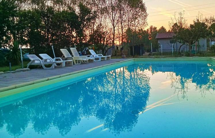 Bungalow per 2 persone, con piscina e giardino nonché panorama in Veneto