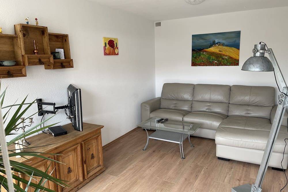 Ferienhaus am Niegripper See mit Pool in Burg bei Magdeburg, Elbe-Börde-Heide