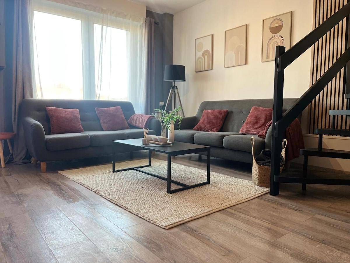 Appartement entier, Two-Bedroom Apartment in Saint-Amand-les-Eaux, Région de Valenciennes