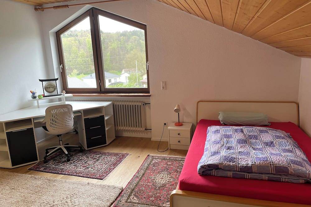 Ganze Wohnung, Sehr große, familienfreundliche Ferienwohnung in ruhiger Umgebung im Hegau in Engen, Hegau