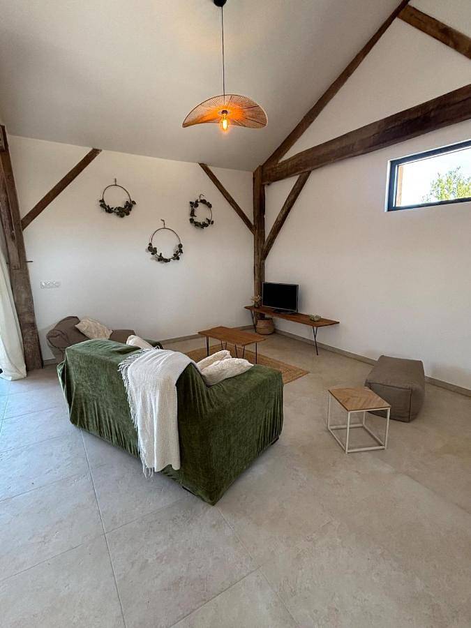 Location de vacances pour 6 personnes, avec piscine ainsi que vue et jardin dans Rayet - 4