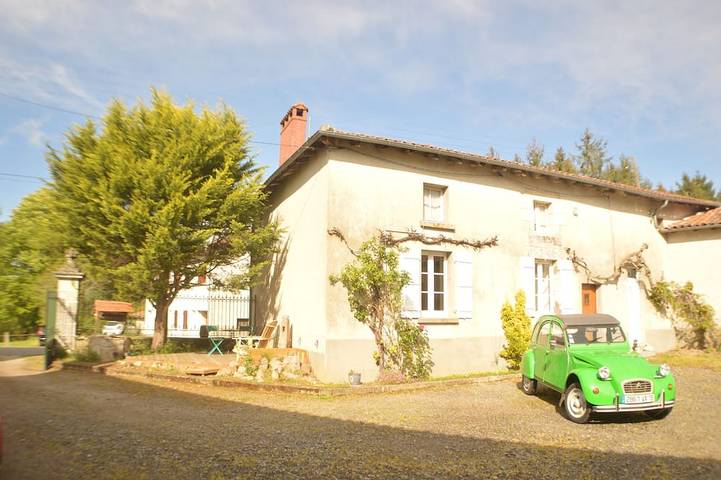 Gîte pour 4 personnes, avec terrasse et jardin, animaux acceptés à Chabanais