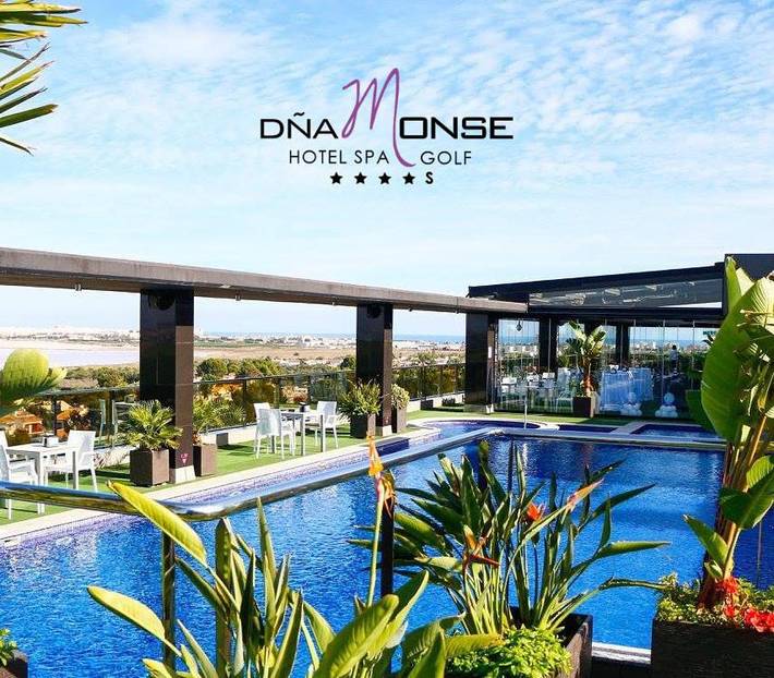 Hôtel pour 3 personnes, avec piscine et jacuzzi ainsi que sauna et terrasse