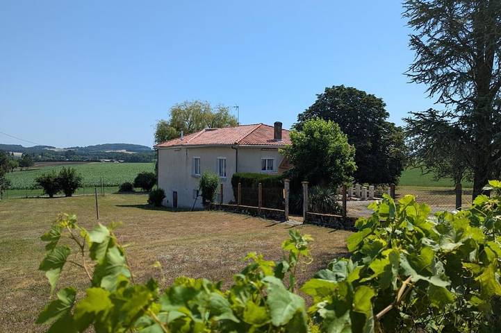 Gîte pour 6 personnes, avec Jardin à Blanzaguet-Saint-Cybard