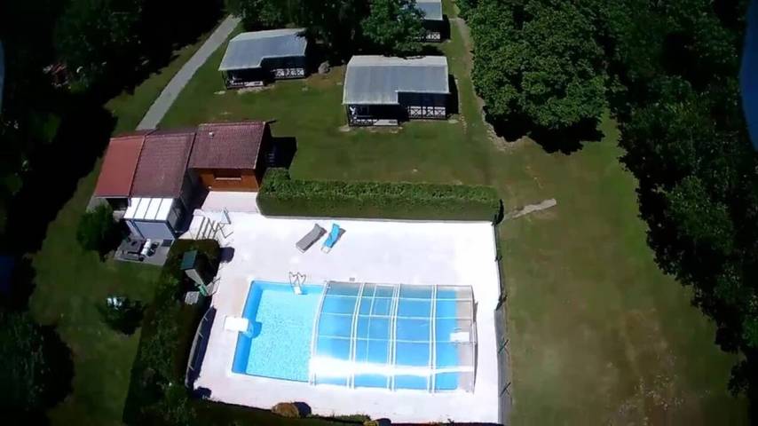 Chalet für 2 Personen, mit Terrasse und Pool - 1
