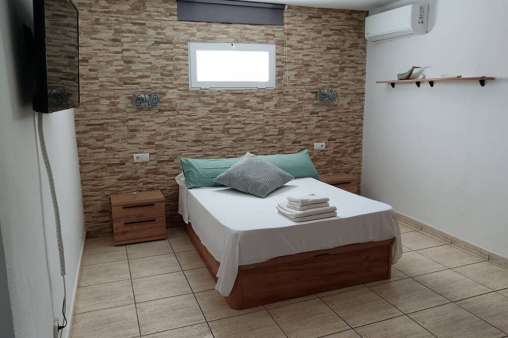 Casa con piscina, jardín, barbacoa, a/a, Wifi, parquing in Es Canar, Santa Eulària des Riu