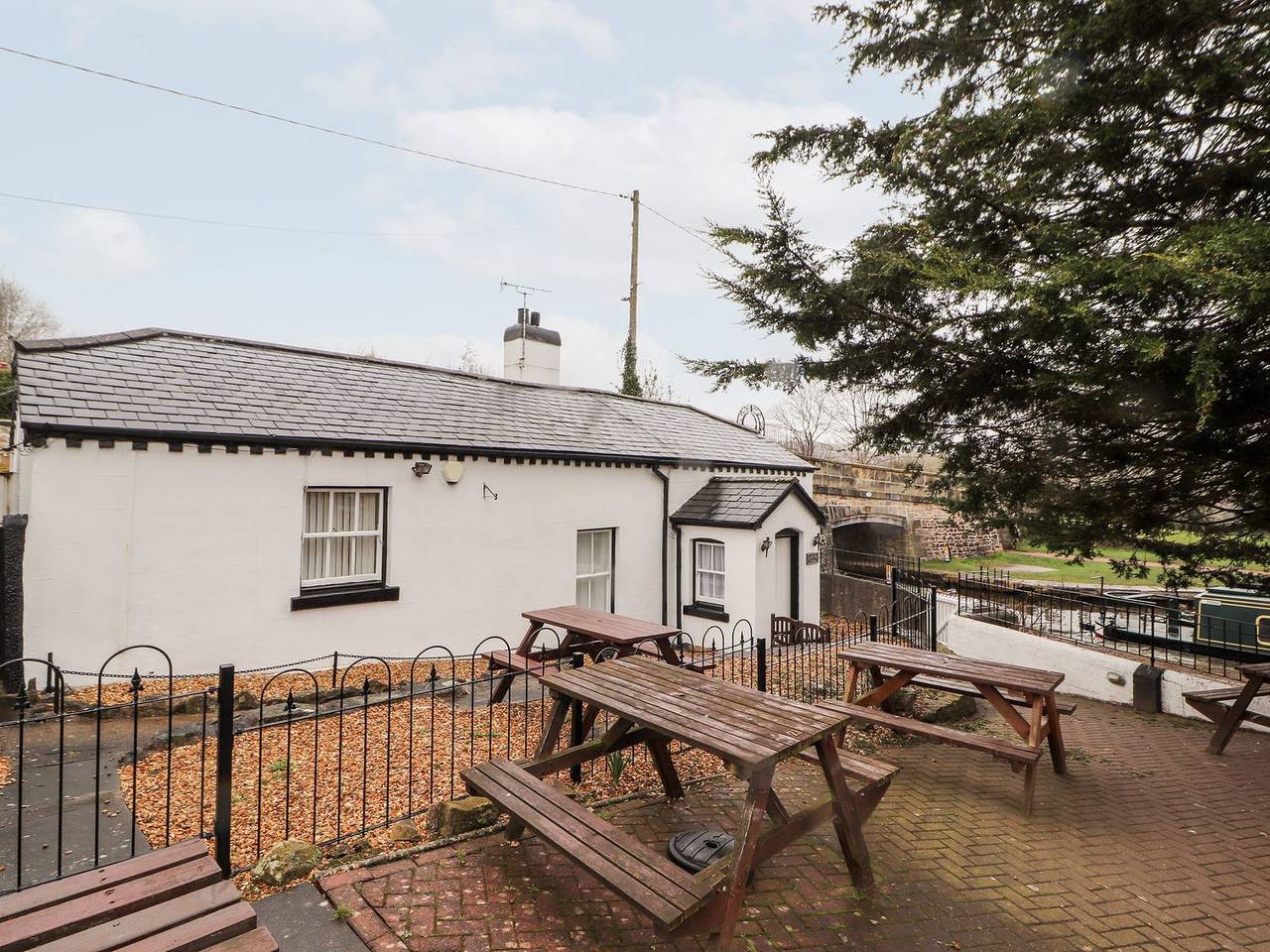 Scotch Hall Cottage in Wrexham region