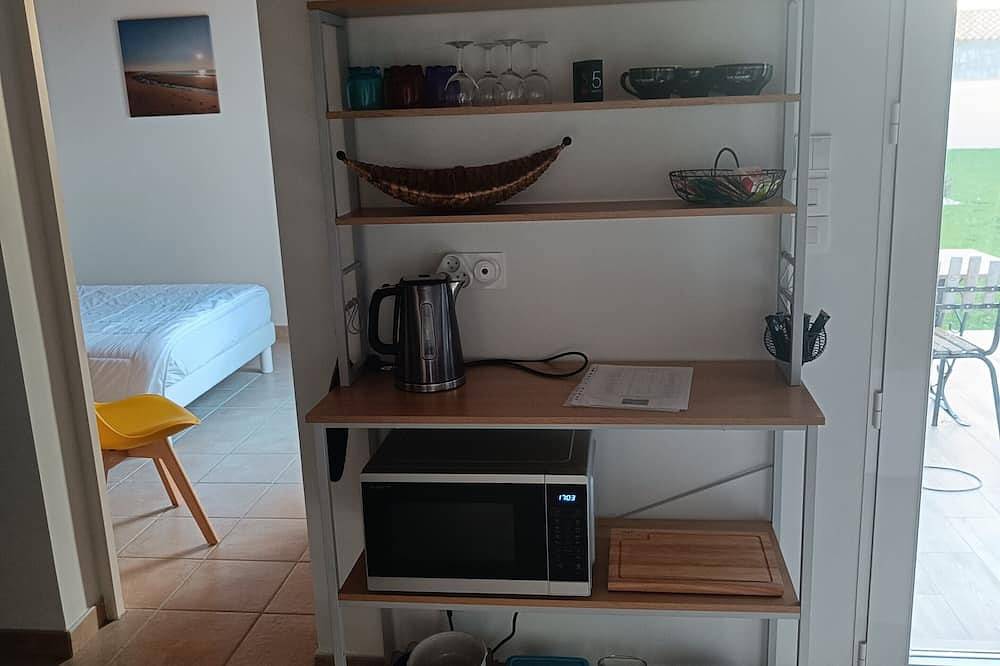 Chambre d'hôte - La Barjuline-Le Studio 4 personnes avec piscine partagée in La Brée-les-Bains, Côte de Beauté
