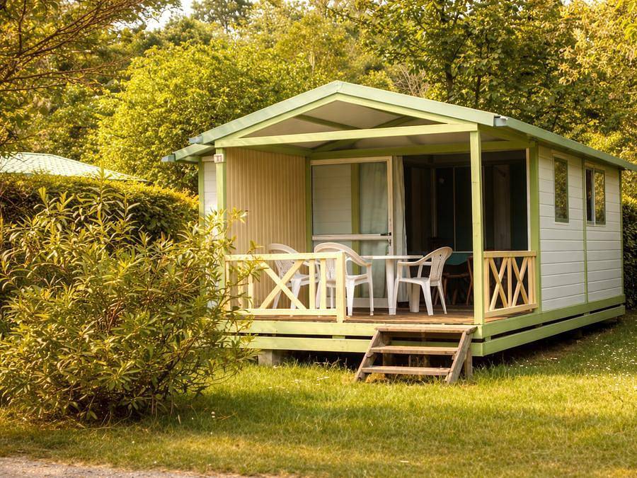 Camping Le Plan d'eau St Charles - Chalet 5 personnes - Bois avec terrasse in Damiatte, Région de Castres