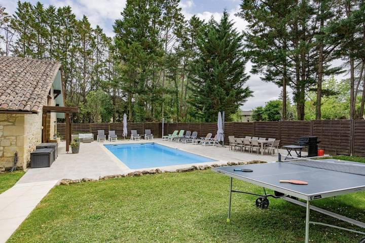 Location de vacances pour 2 personnes, avec Terrasse et Jardin ainsi que Piscine et Vue à Sérignac-Péboudou - 2
