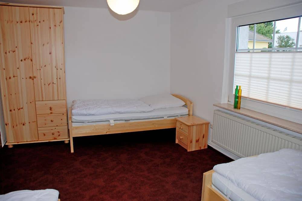 Pommernhof vacation apartment with terrace on the ground floor - Ferienwohnungen auf dem Pommernhof in Samtens, Ruegen