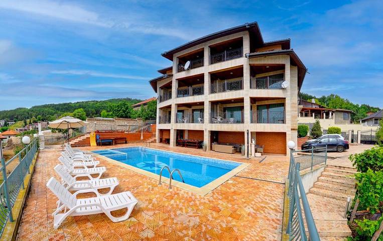 Maison d’hôte pour 36 personnes, avec jacuzzi et jardin ainsi que bassin pour enfant et piscine, adapté aux familles en Bulgarie - 4