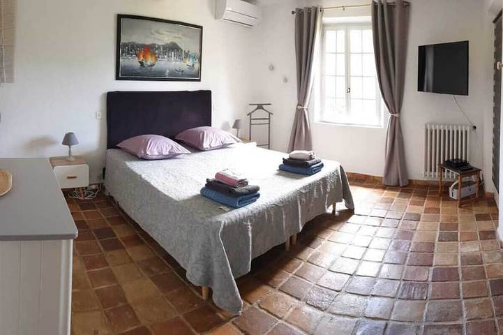 Unabhängige Villa mit großem Pool und Sommerküche in Châteauneuf-Grasse, Mittelmeerküste (Frankreich)