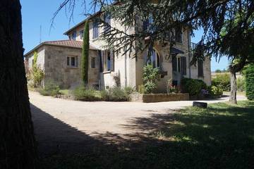 Gîte pour 14 personnes, avec jardin et balcon à Saint-Félicien