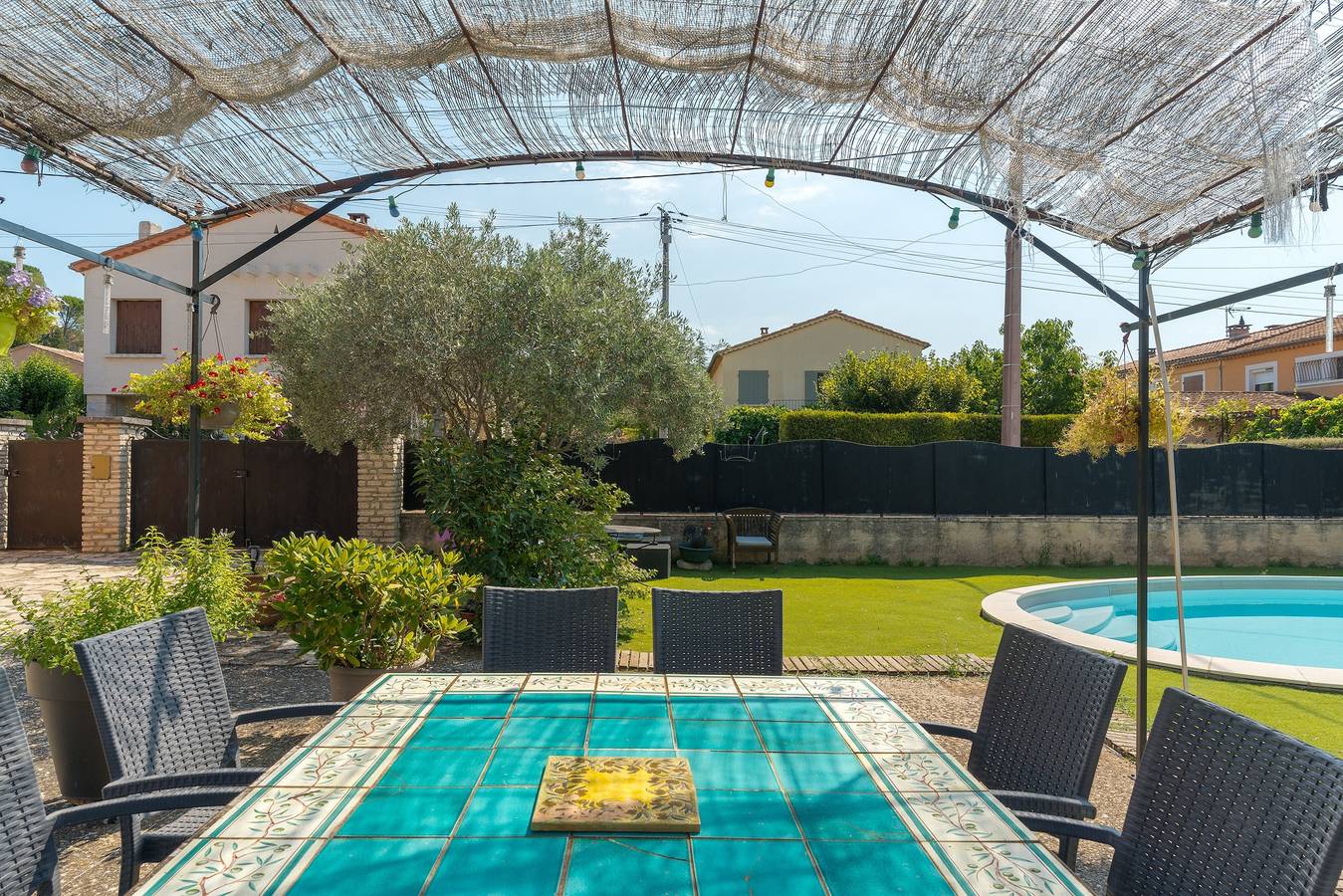 Apartamento entero, Apartamento 'Les Cerisiers' con piscina compartida, terraza compartida y Wi-Fi in APT, Parque natural regional del Luberon