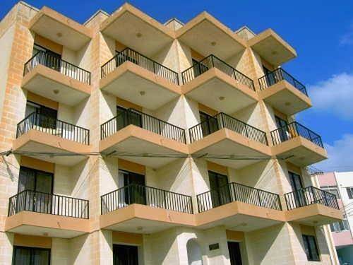 Gîte pour 7 personnes, avec Balcon ainsi que Terrasse et Piscine dans Qawra - 2