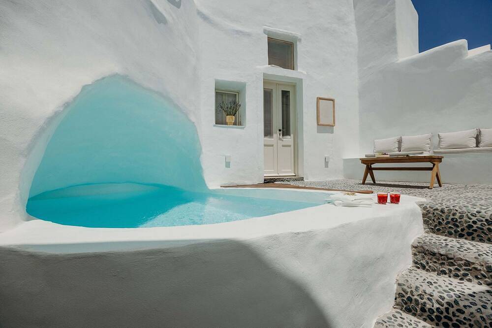 \"Villa Patitiri\" cave house with private pool in Megalochori village, Santorini in Megalochori, Santorin