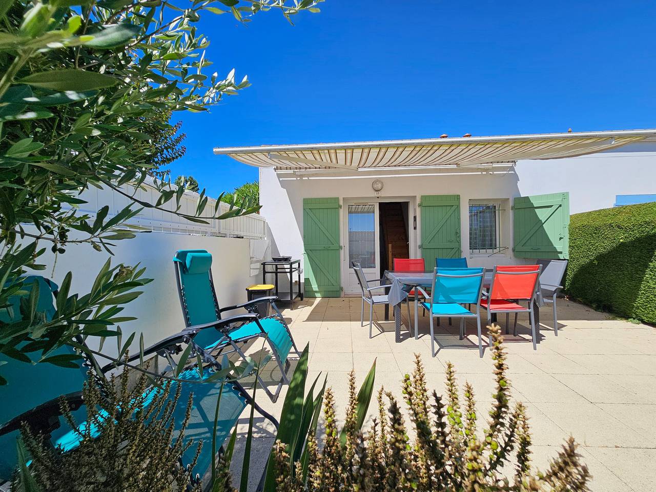 Sunny Cottage with Pool, 1.8km from Beach in La Faute-sur-Mer in L'Aiguillon-la-Presqu'île, Vandea