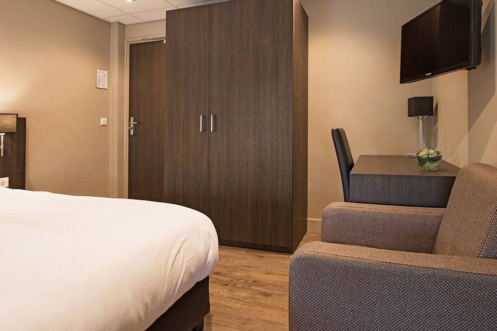 Modern Room with Garden Access and Free Parking in Vlijmen, Near Efteling in Nordbrabant