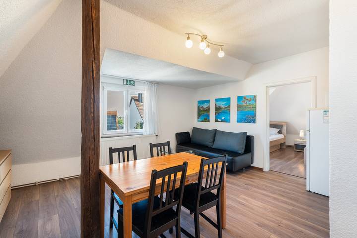 Hel lägenhet, Holiday Home Neuhausen – Attic Apartment / 2 Bedrooms / Wi-Fi in Neuhausen, Nordschwarzwald