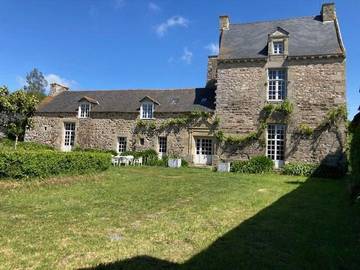 Gîte pour 12 personnes, avec piscine, animaux acceptés à Hénansal
