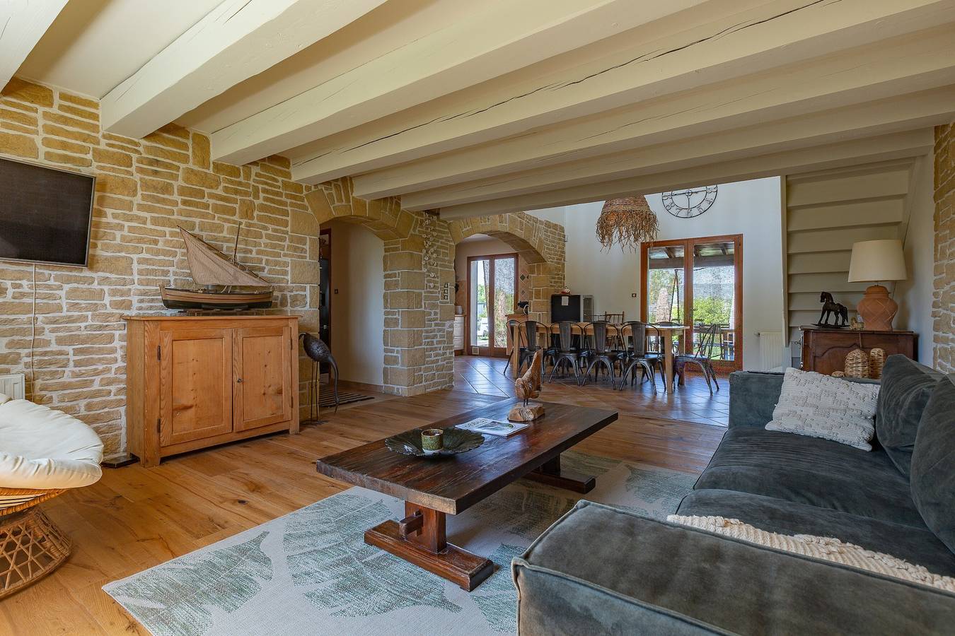 Holiday Home with Private Pool, Ideal for Large Families and Complete Privacy in Montélimar, Nyons region