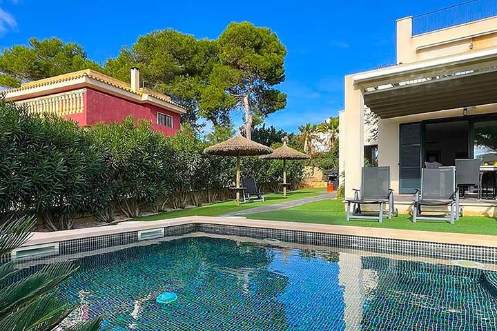 Ferienhaus für 6 Personen, mit Ausblick und Balkon sowie Pool - 1
