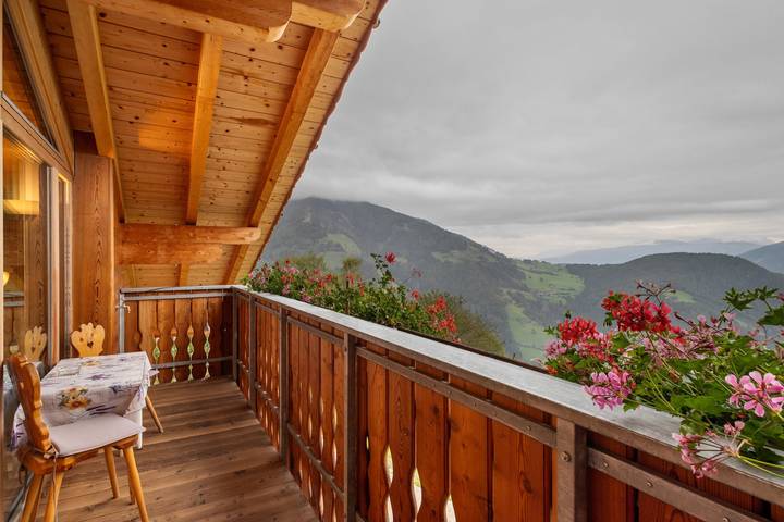 Appartamento intero, Appartamento "Oberhof Panorama" con vista sulle montagne, balcone e Wi-Fi in Vallarga, Vandoies