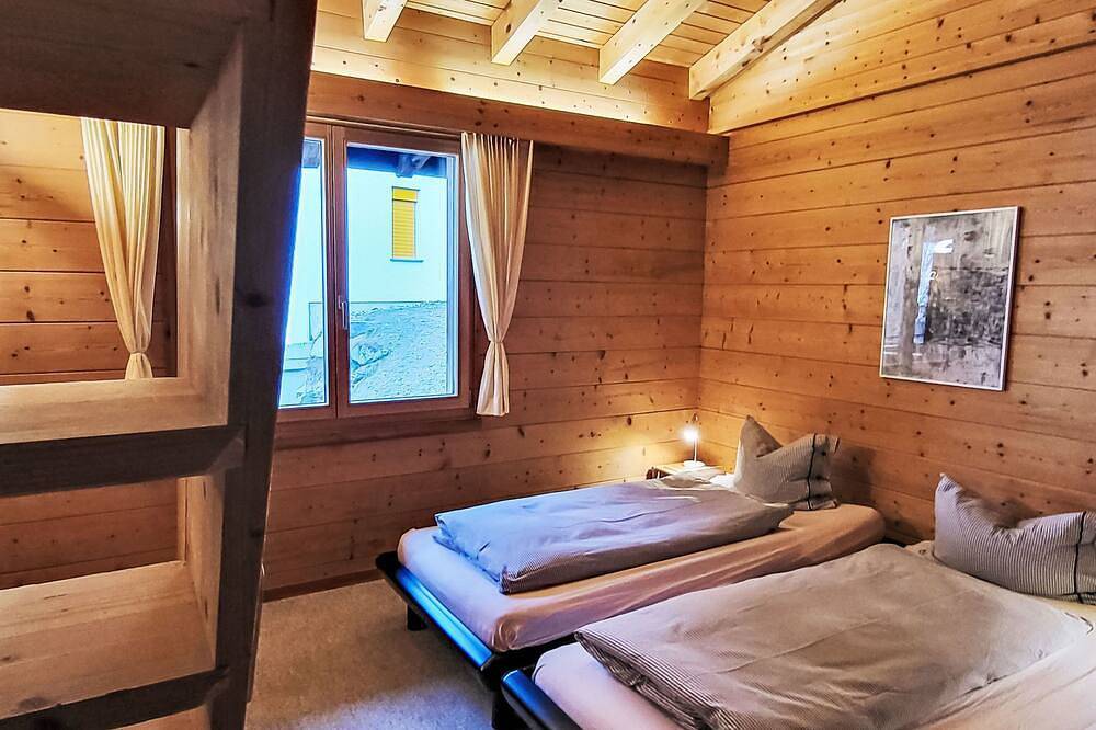 Ganze Wohnung, Chalet mit Bergsicht in Laax Dorf, Laax