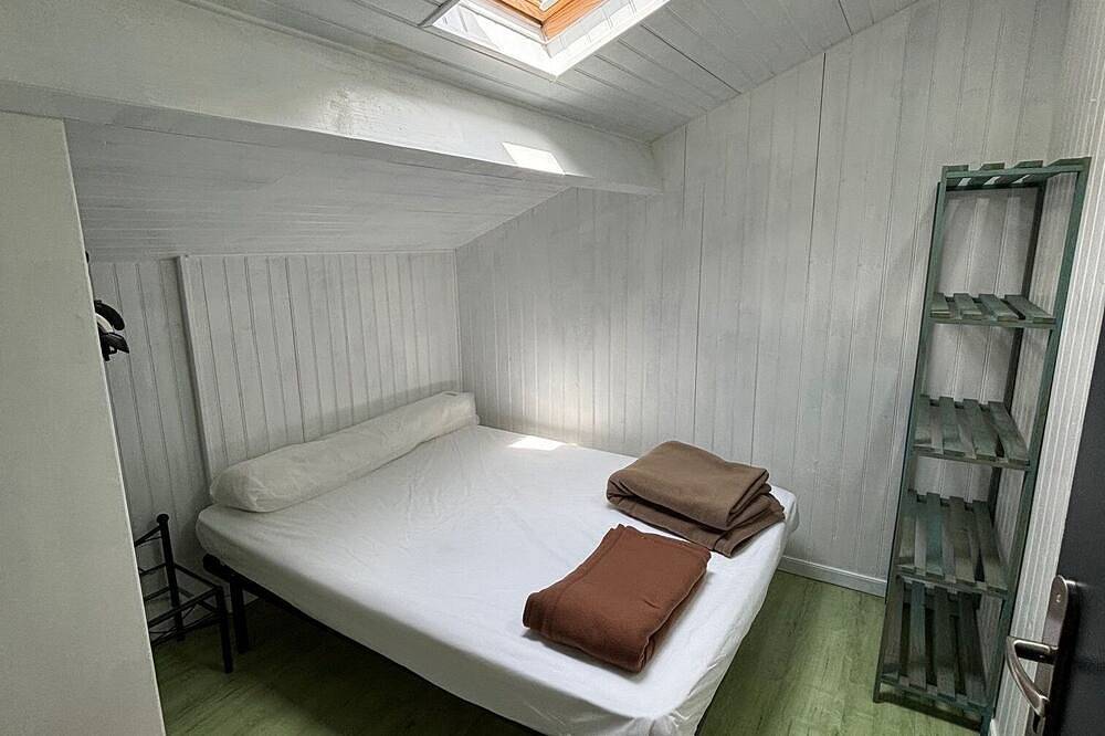 Proche Soulac/mer maison climatisée 6 pers, piscine couverte , jacuzzi in Grayan-et-l'Hôpital, Parc naturel régional du Médoc