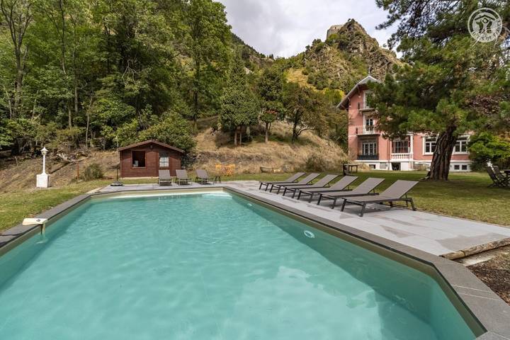 Gîte pour 8 personnes, avec Terrasse ainsi que Jardin et Piscine