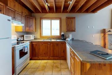 Chalet for 9 Guests in Big White, Kootenay Boundary, Picture 3