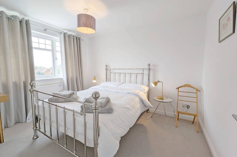 A family house that sleeps 6 guests  in 4 bedrooms in Chichester, West Sussex