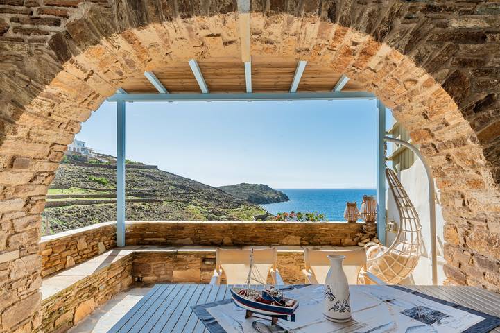 Holiday rental for 8 people, with garden and balcony in Tinos