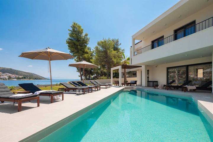 Villa pour 10 personnes, avec balcon à Okrug Gornji
