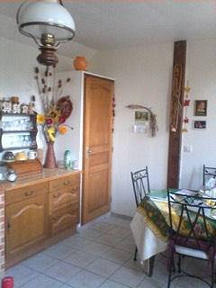 Les Greniers d'Irène - Chambre fleurie in Herry, Région de Bourges