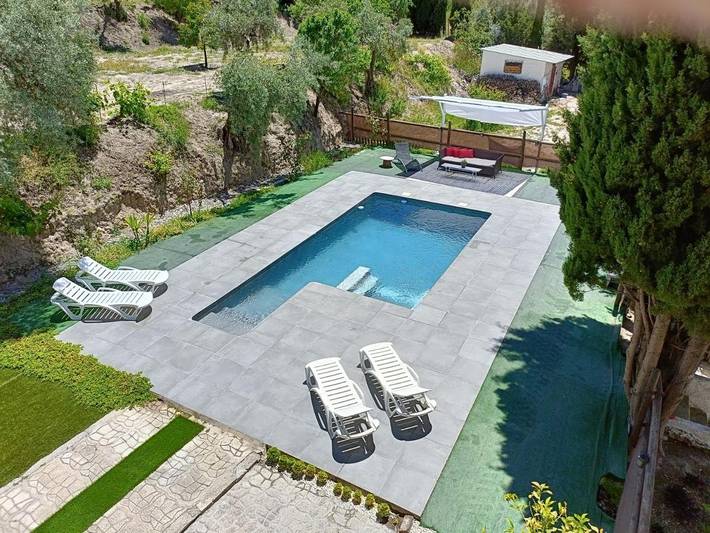 Casa de vacaciones para 8 personas, con piscina además de vistas y jardín, Se admiten mascotas en Vega de Granada