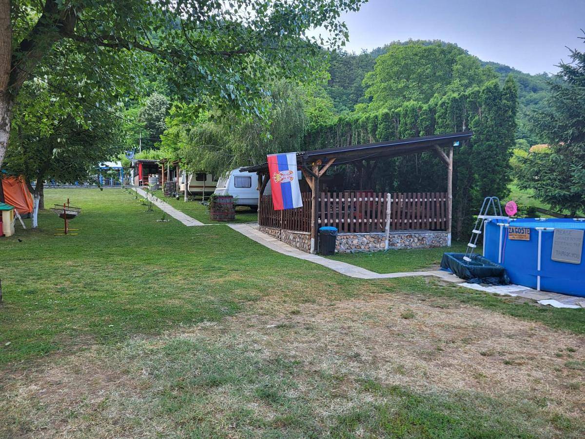 Kamp prikolica četvorokrevetna in Црнча, Okręg maczwański