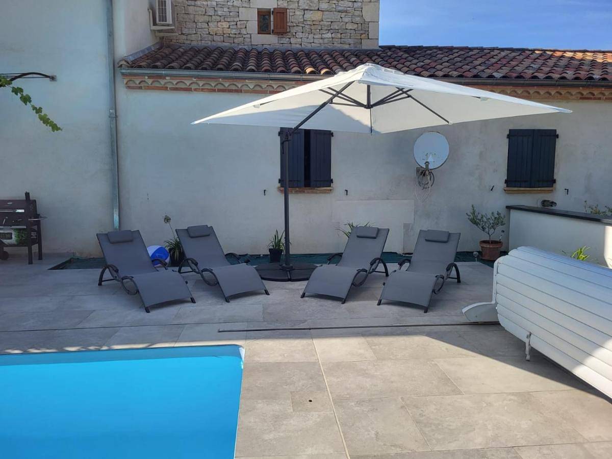 Double Room with Pool View in Caussade, Quercy