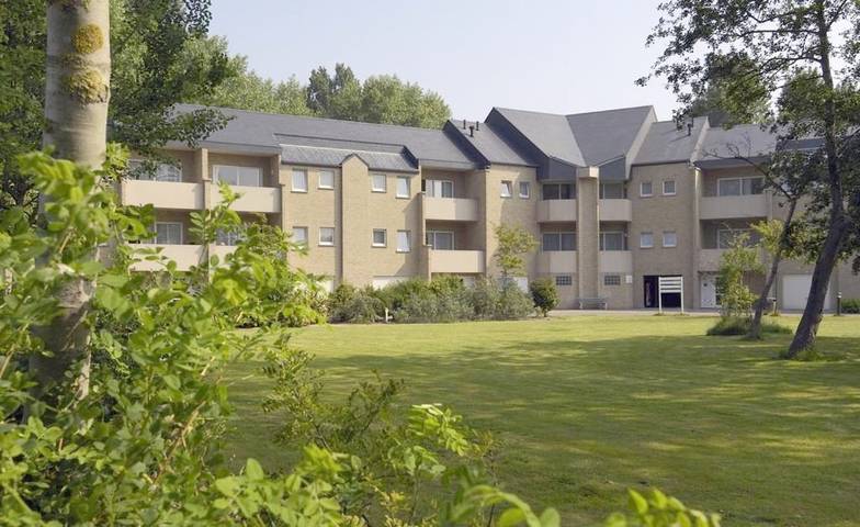 Appart’hôtel pour 4 personnes, avec piscine et sauna ainsi que jardin et jacuzzi