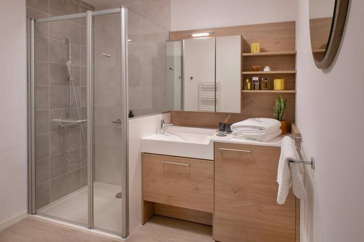 Location de vacances, avec Balcon et Terrasse ainsi que Jacuzzi et Jardin à Trélazé - 2