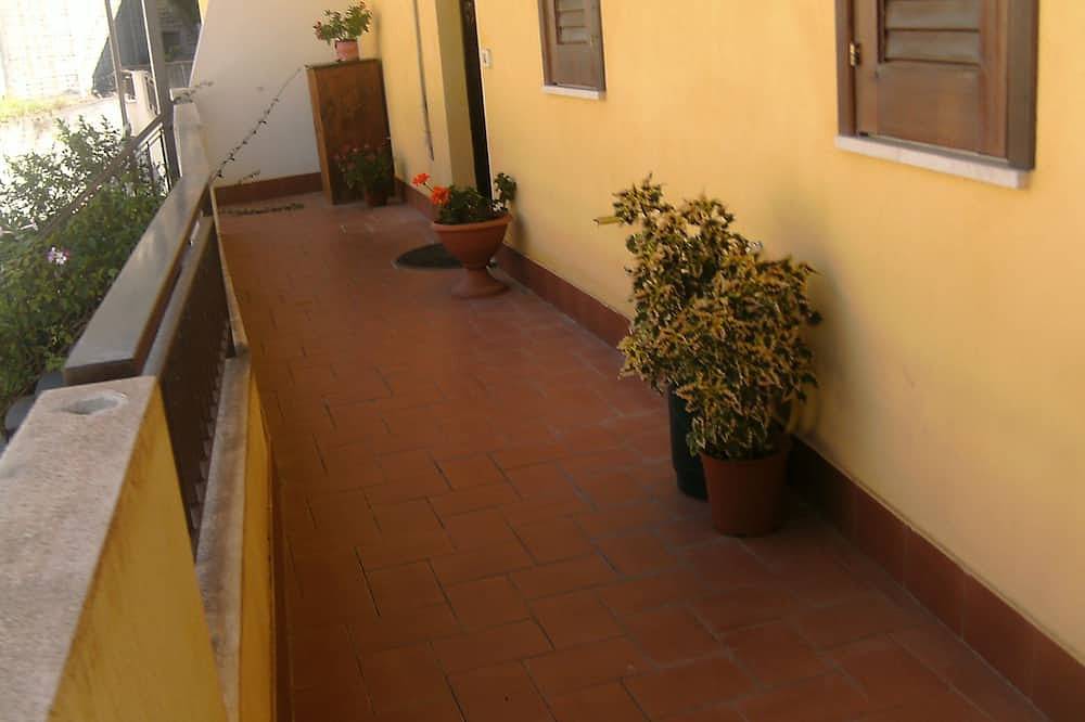 Entire apartment, Holiday House Da Rosa in Letojanni, Messina Province