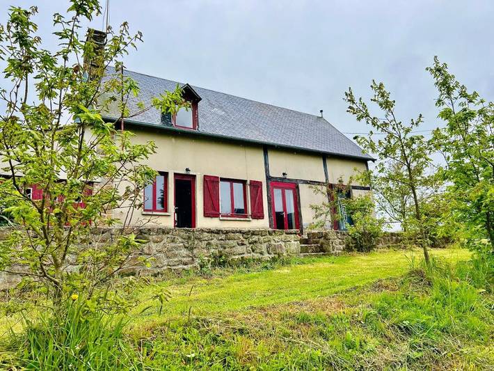 Location de vacances pour 6 personnes, avec vue ainsi que terrasse et jardin à Marcilly